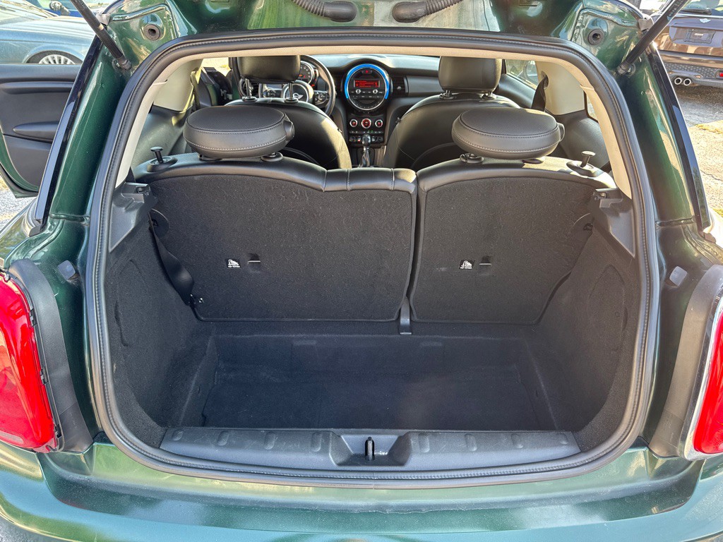 2015 MINI Cooper Image 17