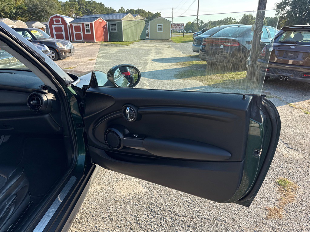 2015 MINI Cooper Image 19