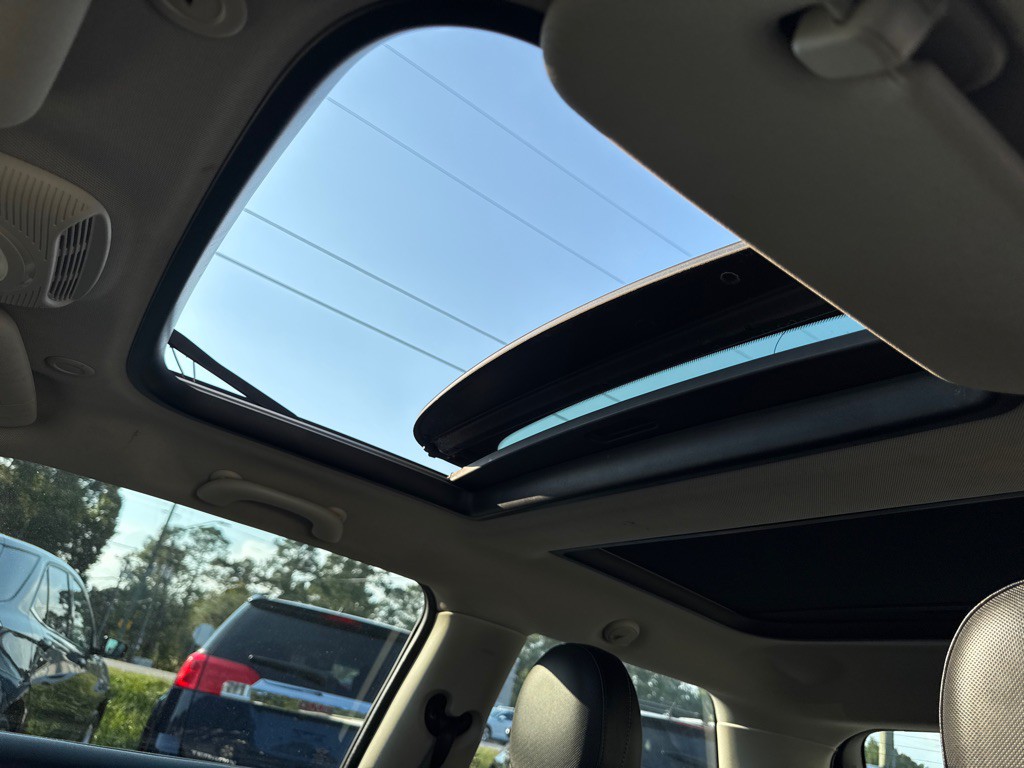 2015 MINI Cooper Image 23