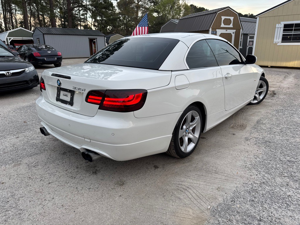 2011 BMW 3 Series Image 2