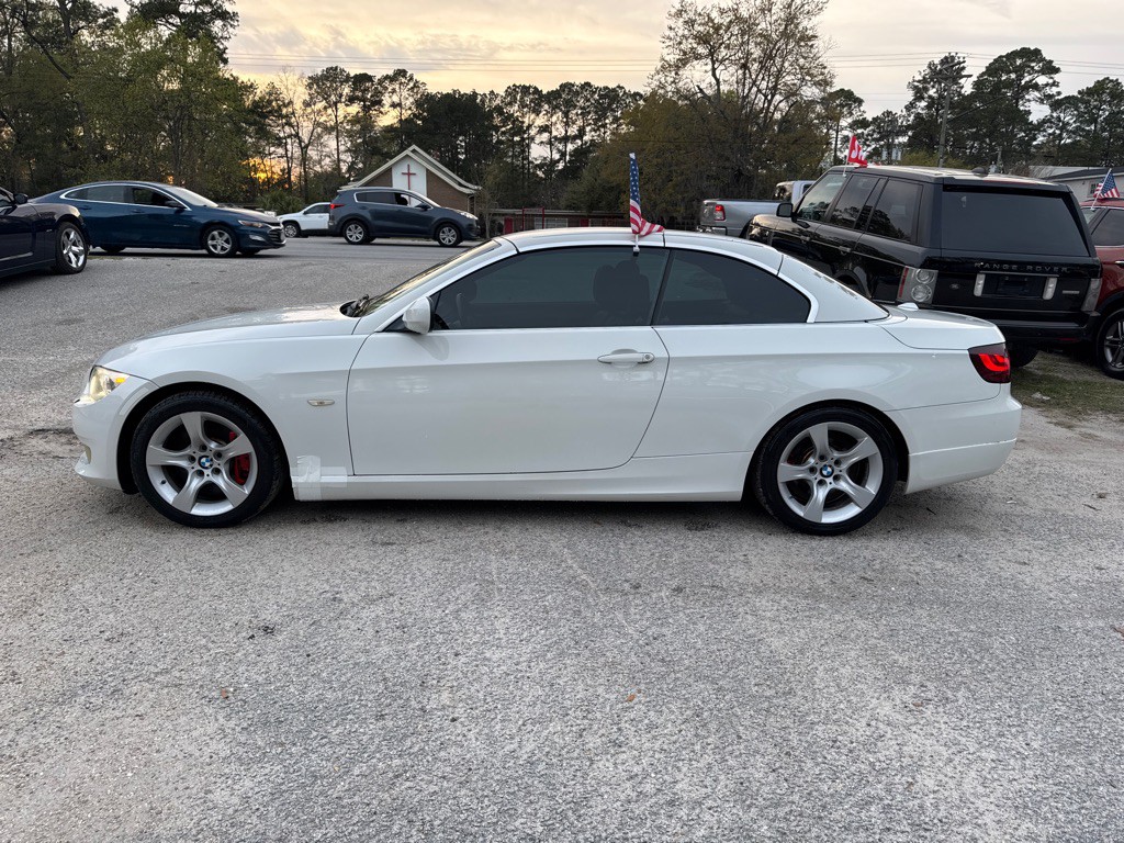 2011 BMW 3 Series Image 3