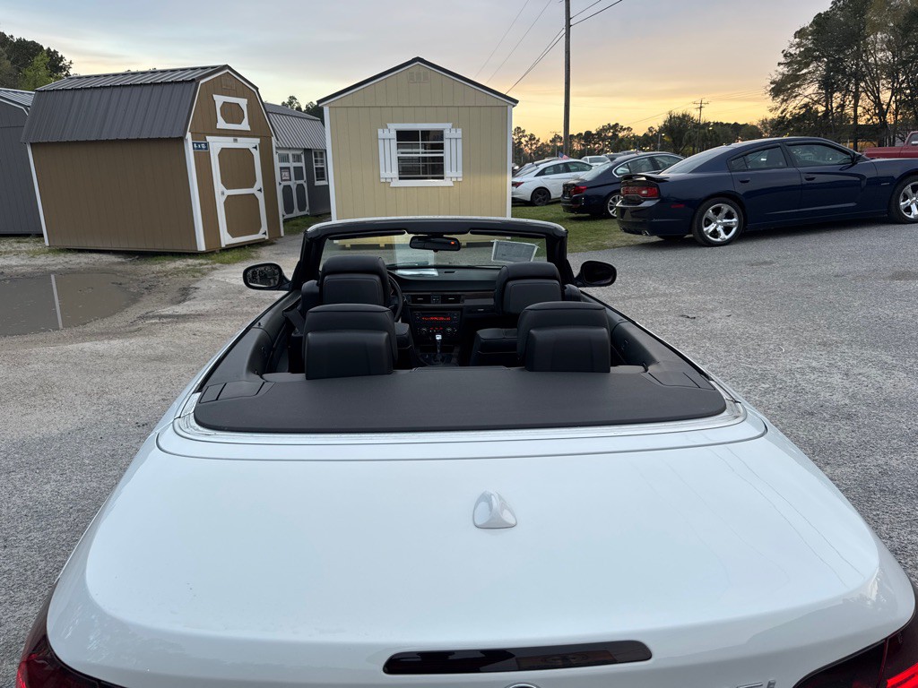 2011 BMW 3 Series Image 8