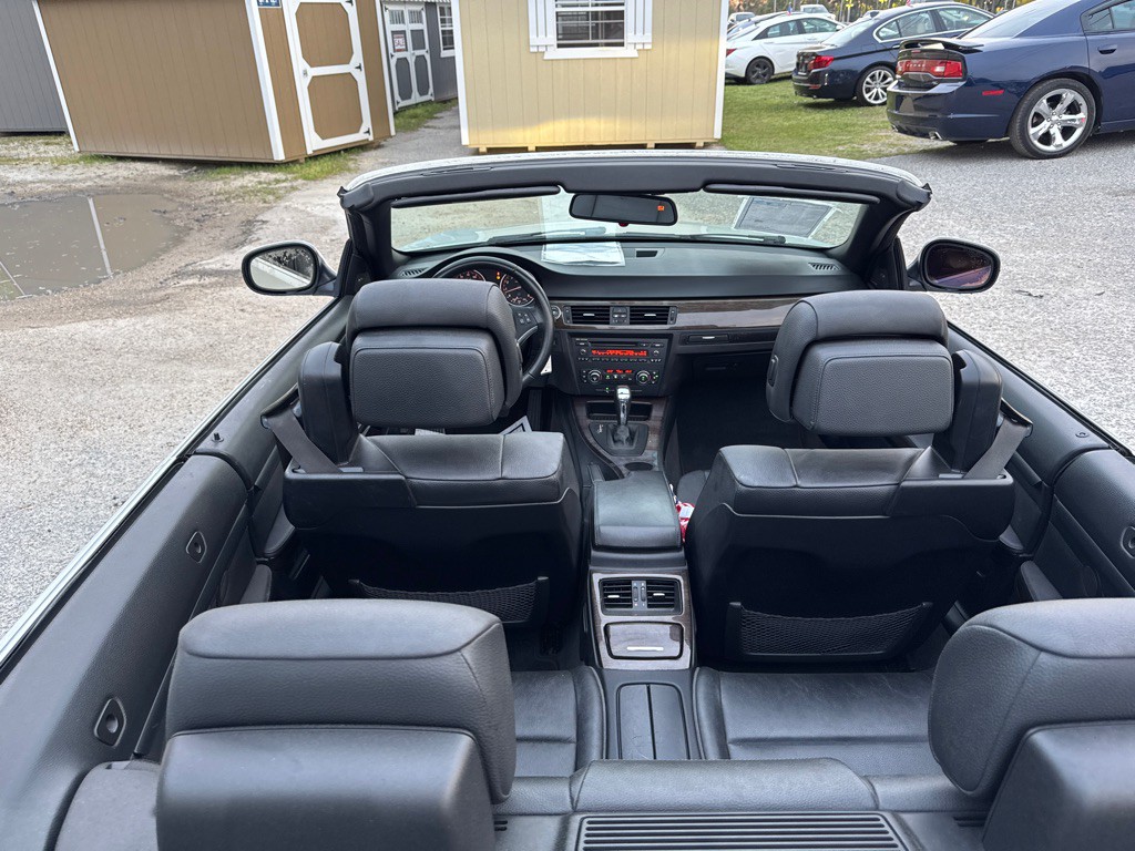 2011 BMW 3 Series Image 12