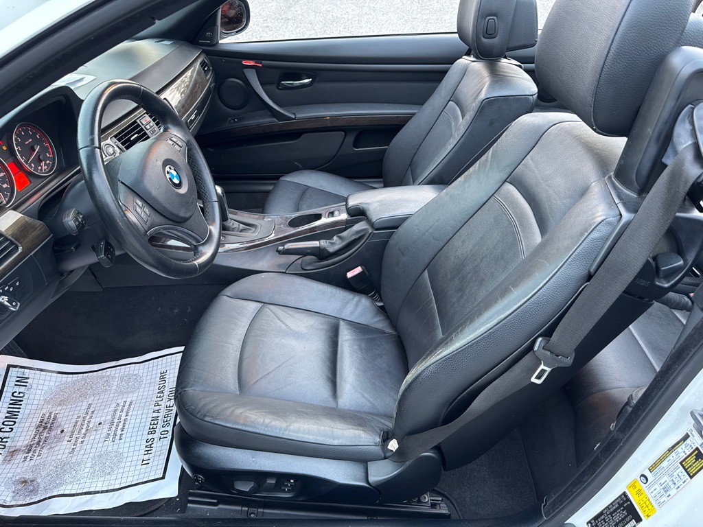 2011 BMW 3 Series Image 14