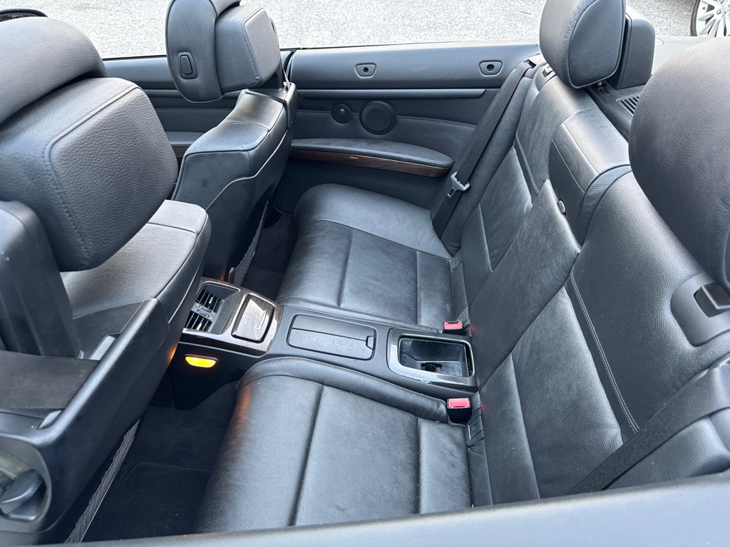 2011 BMW 3 Series Image 15