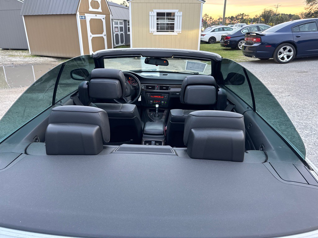 2011 BMW 3 Series Image 19