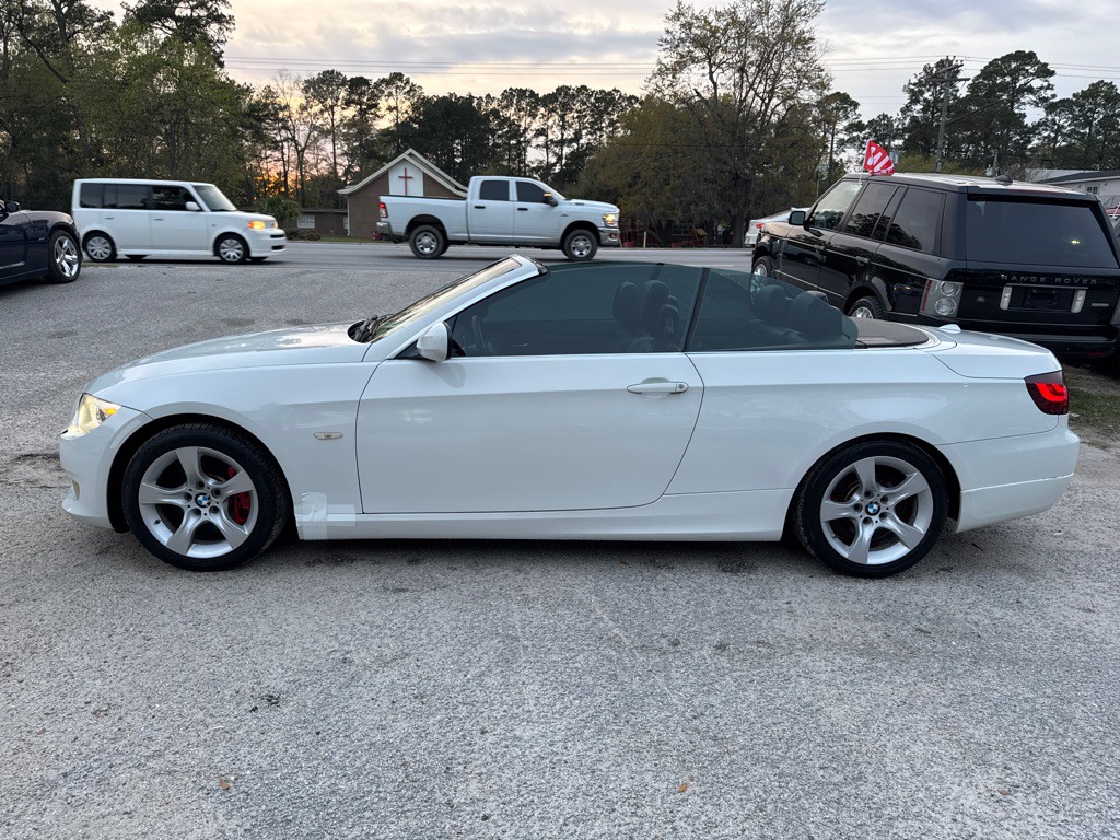 2011 BMW 3 Series Image 21