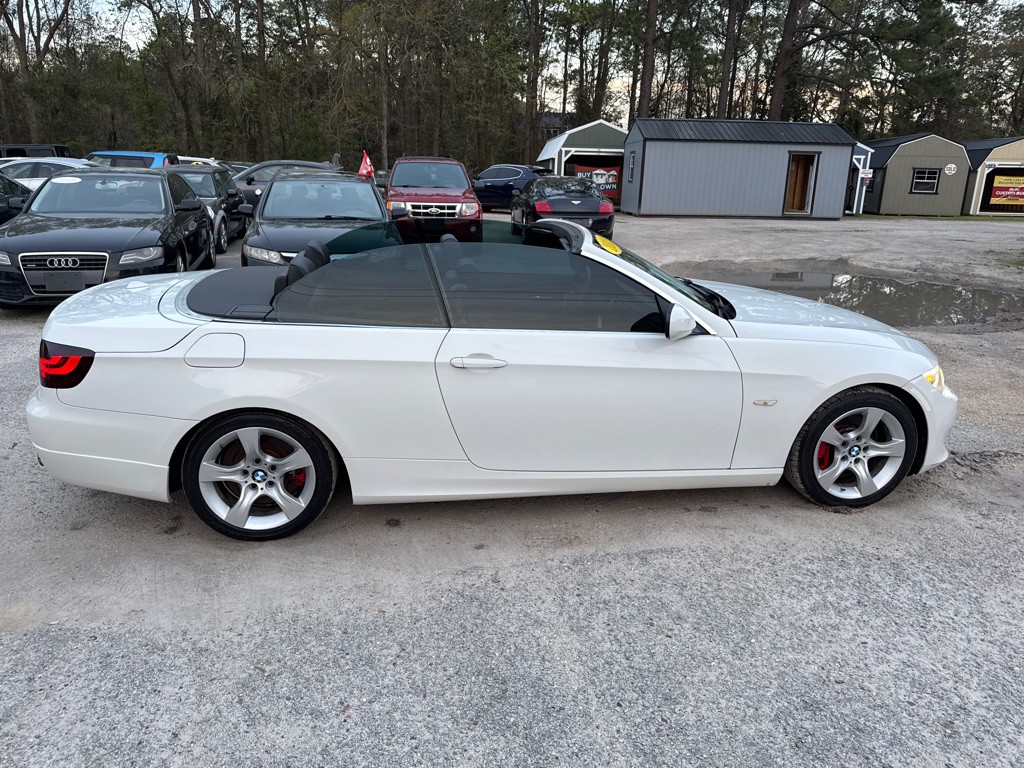 2011 BMW 3 Series Image 22