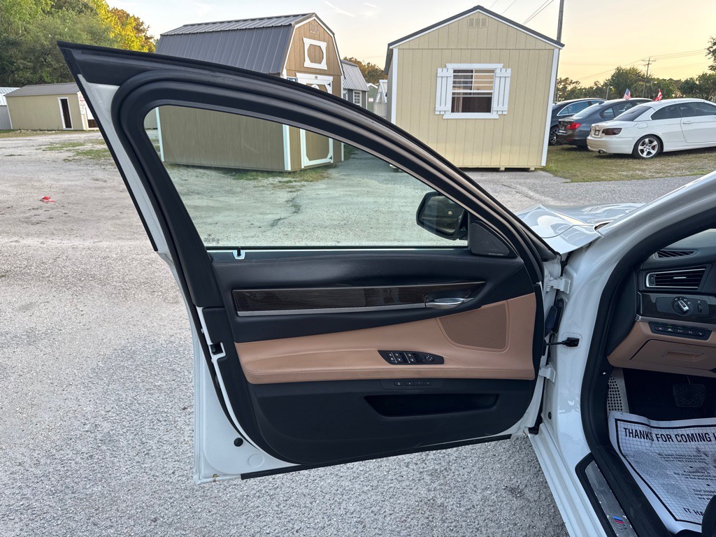 2014 BMW 7 Series Image 8