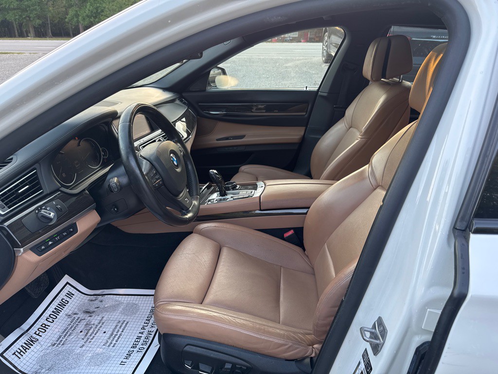 2014 BMW 7 Series Image 9