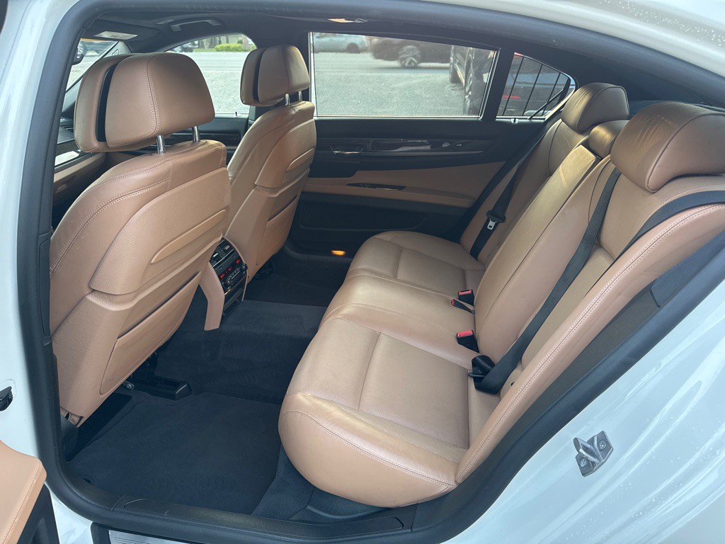 2014 BMW 7 Series Image 11