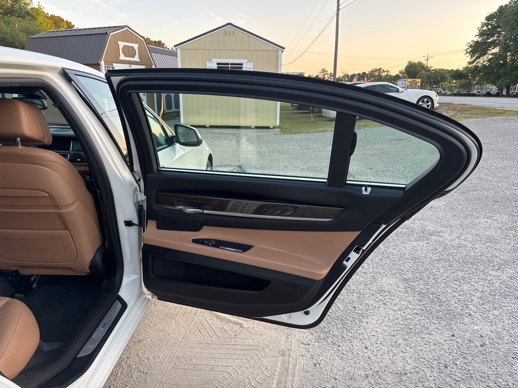 2014 BMW 7 Series Image 12