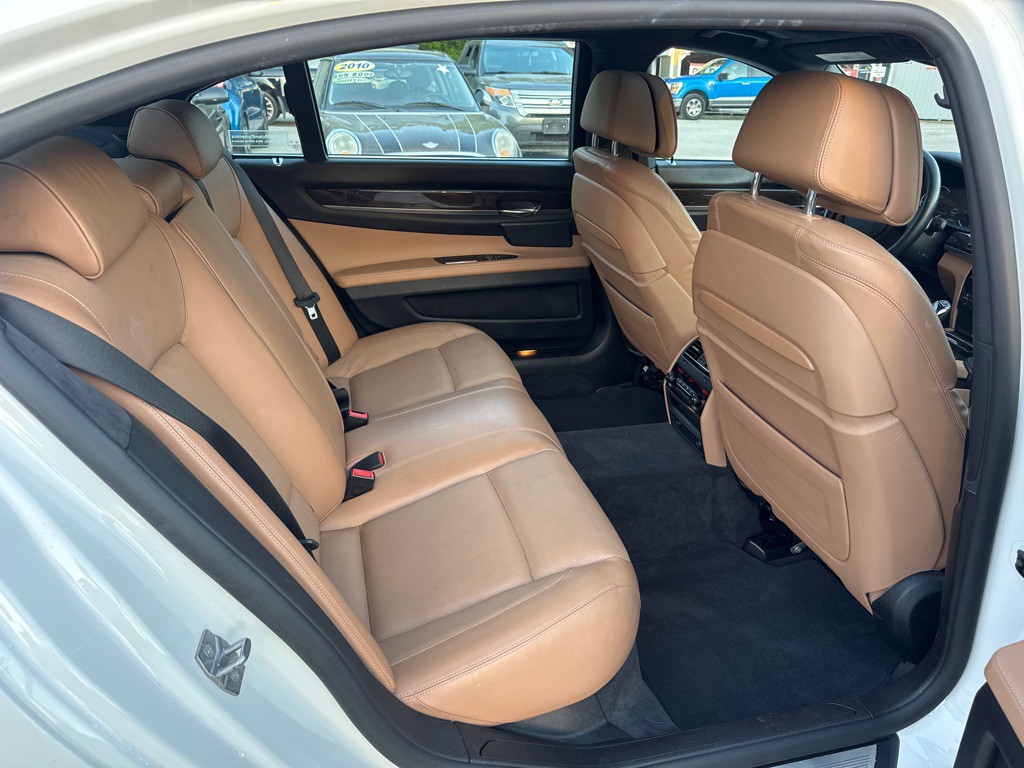 2014 BMW 7 Series Image 13