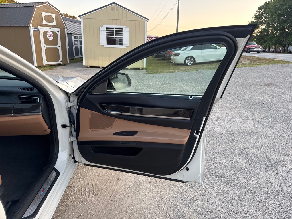 2014 BMW 7 Series Image 14