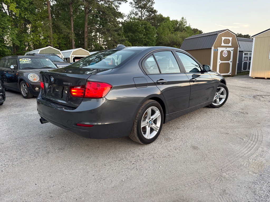 2012 BMW 3 Series Image 2