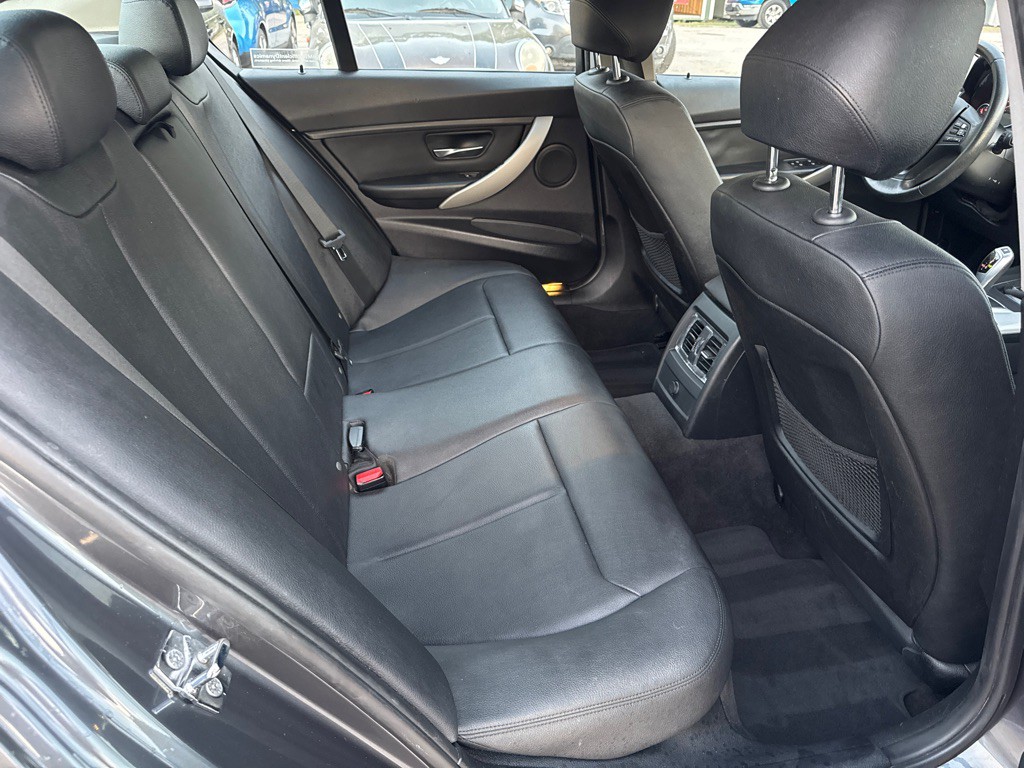 2012 BMW 3 Series Image 12