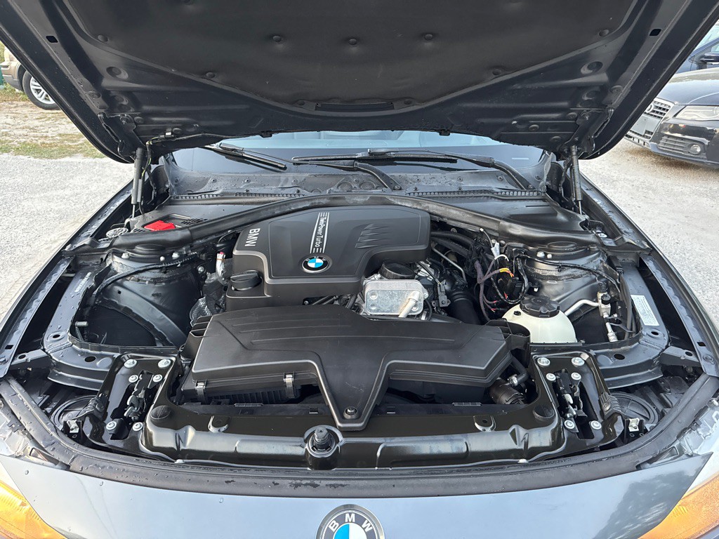 2012 BMW 3 Series Image 15