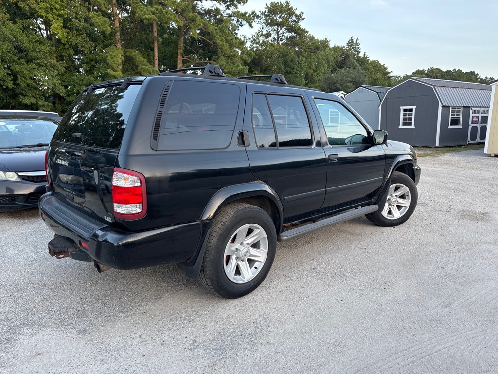 2003 Nissan Pathfinder Image 2