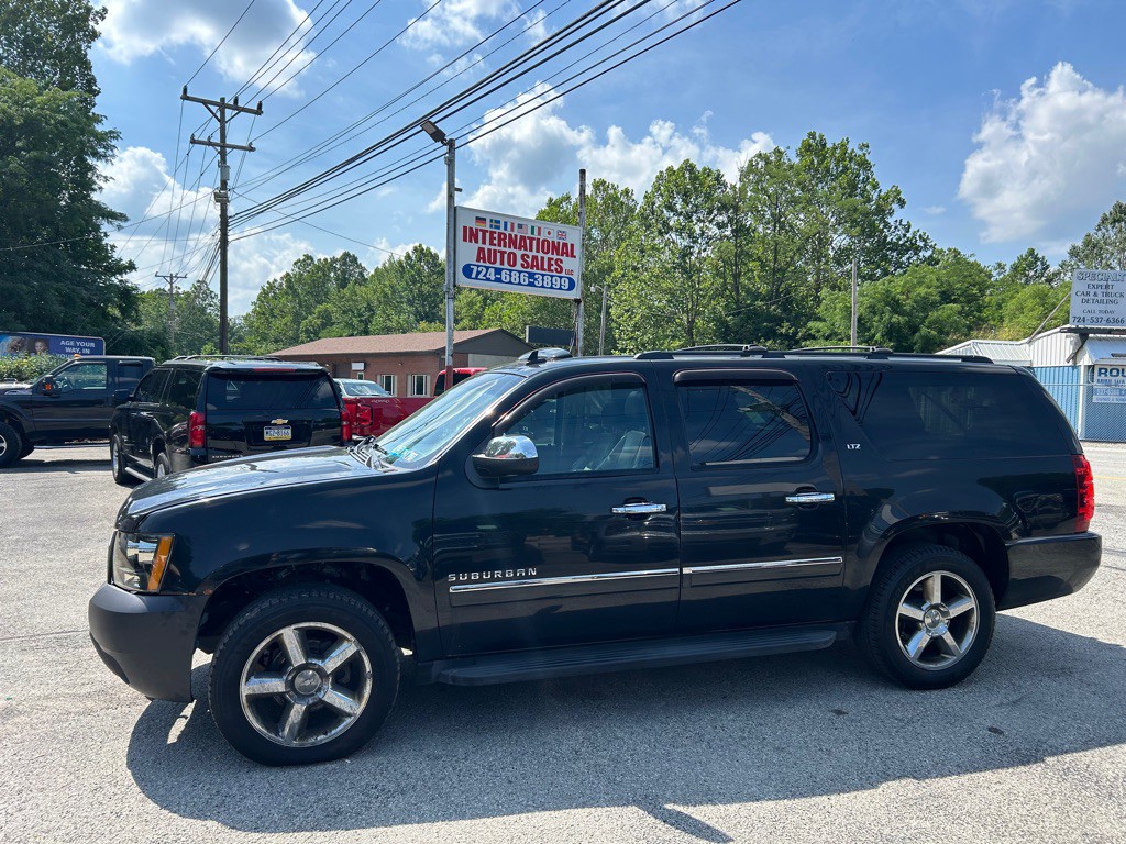 2012 Chevrolet Suburban Image 4