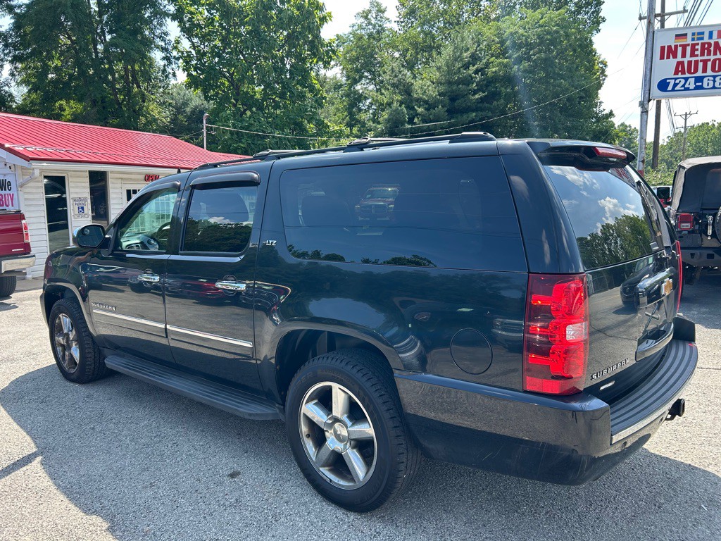 2012 Chevrolet Suburban Image 5