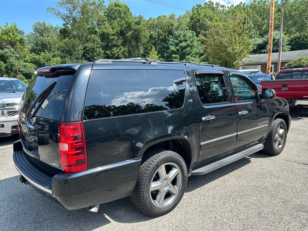 2012 Chevrolet Suburban Image 7