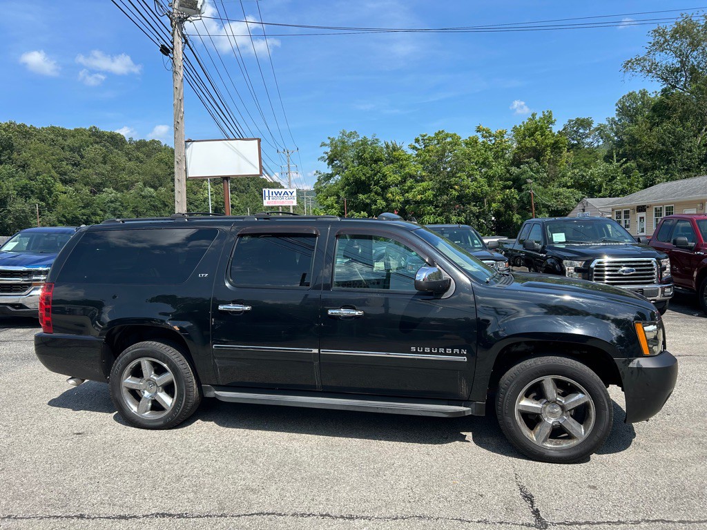 2012 Chevrolet Suburban Image 8