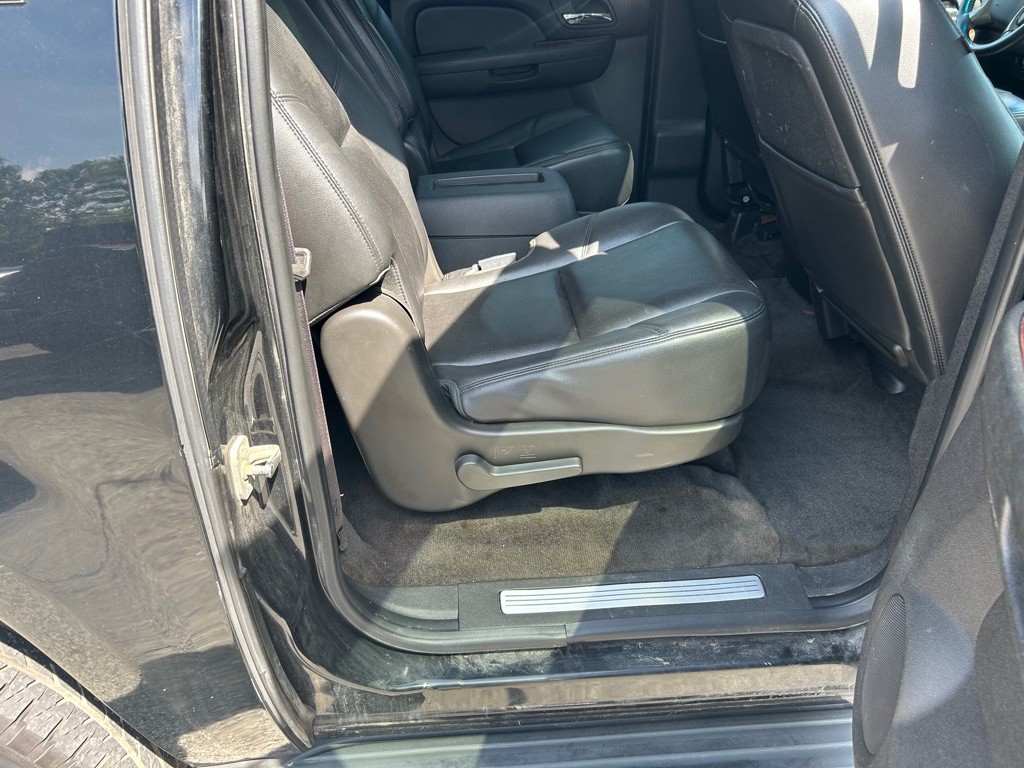 2012 Chevrolet Suburban Image 12