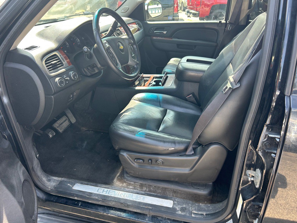 2012 Chevrolet Suburban Image 15
