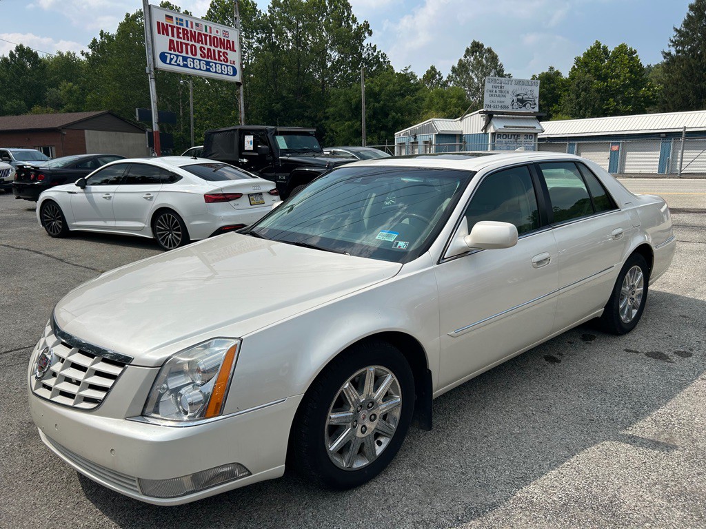 2010 Cadillac DTS Image 1