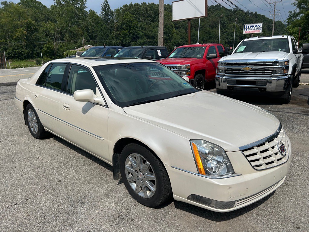2010 Cadillac DTS Image 3