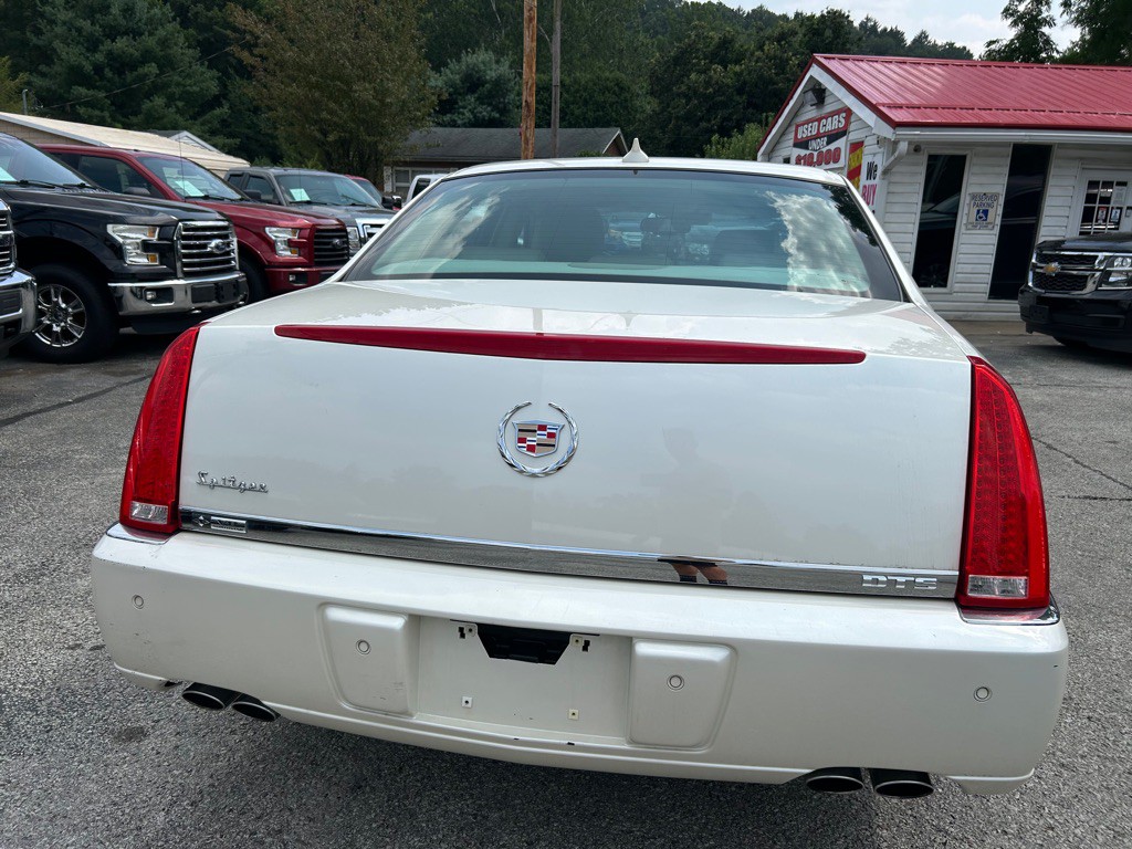 2010 Cadillac DTS Image 7