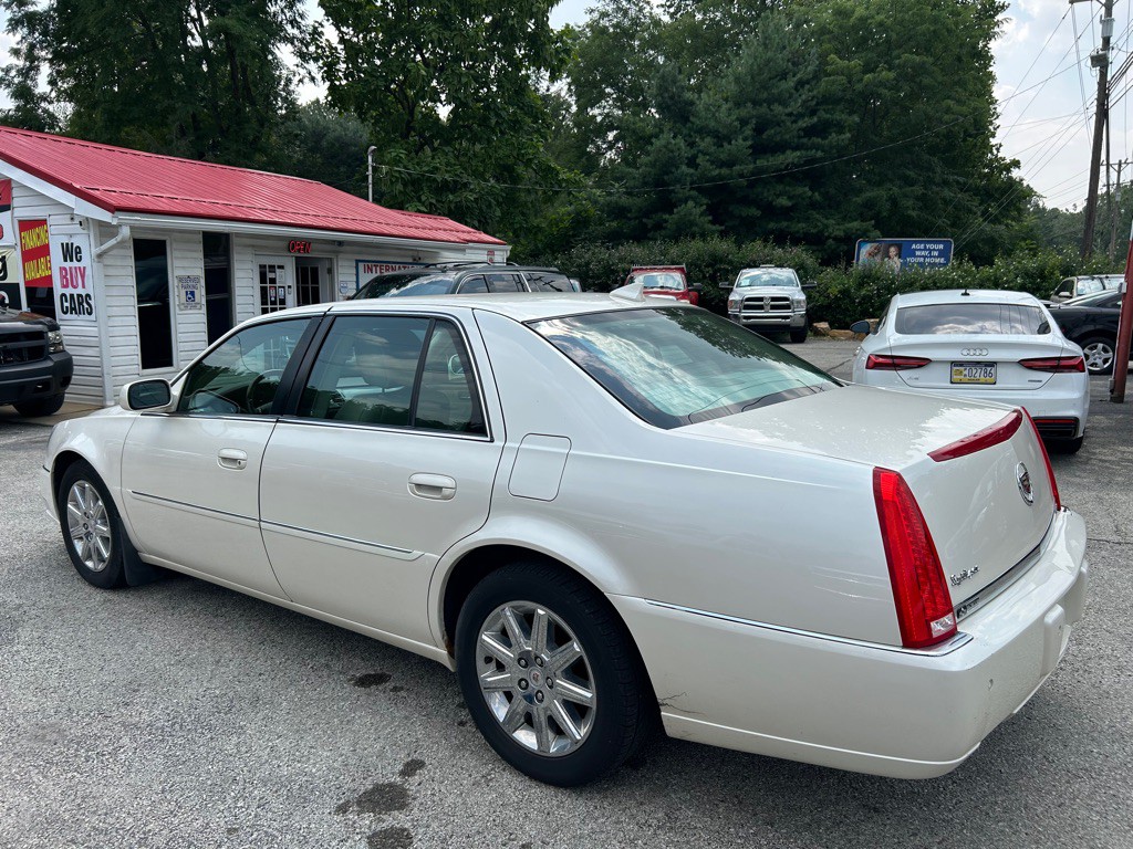 2010 Cadillac DTS Image 8