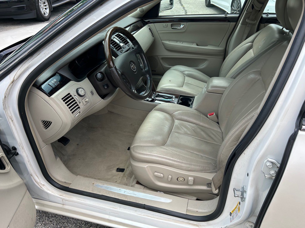2010 Cadillac DTS Image 9