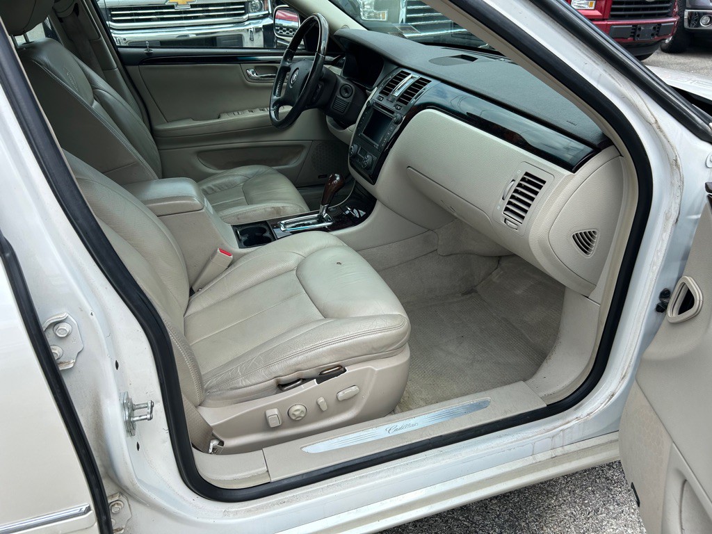 2010 Cadillac DTS Image 12
