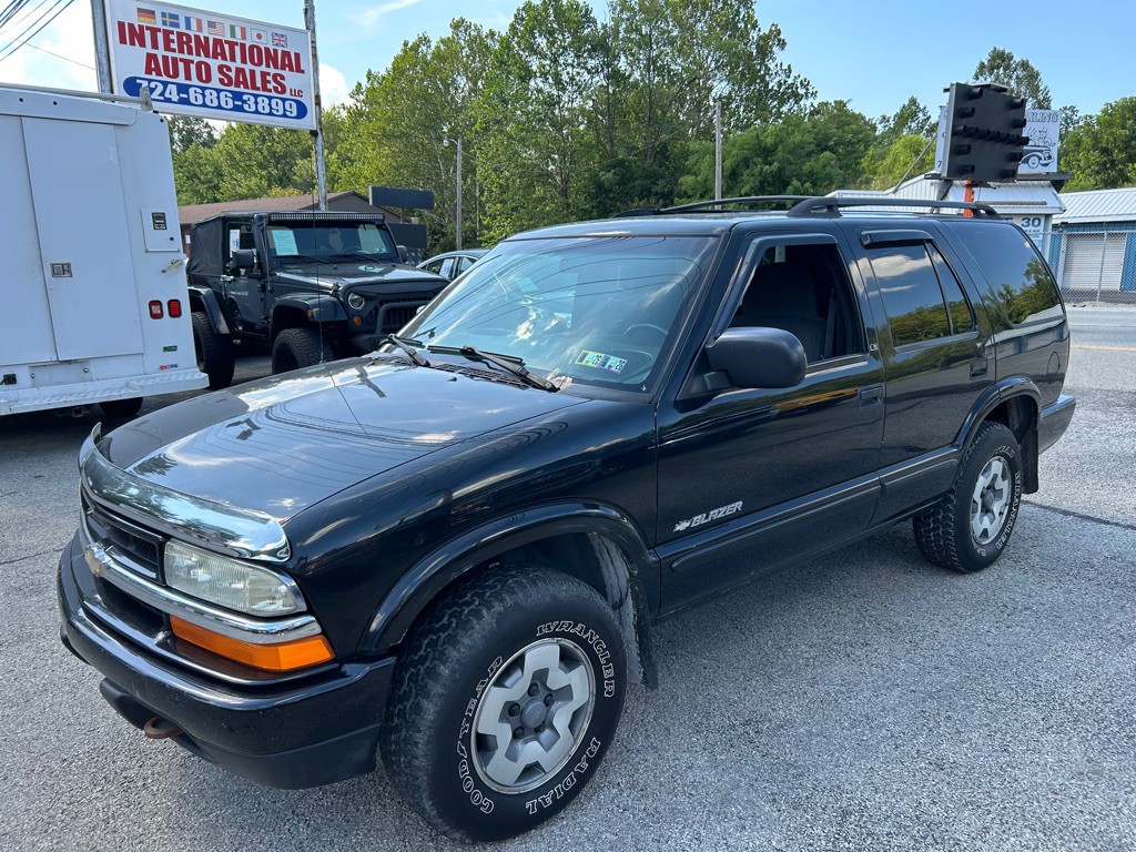 2002 Chevrolet Blazer Image 1