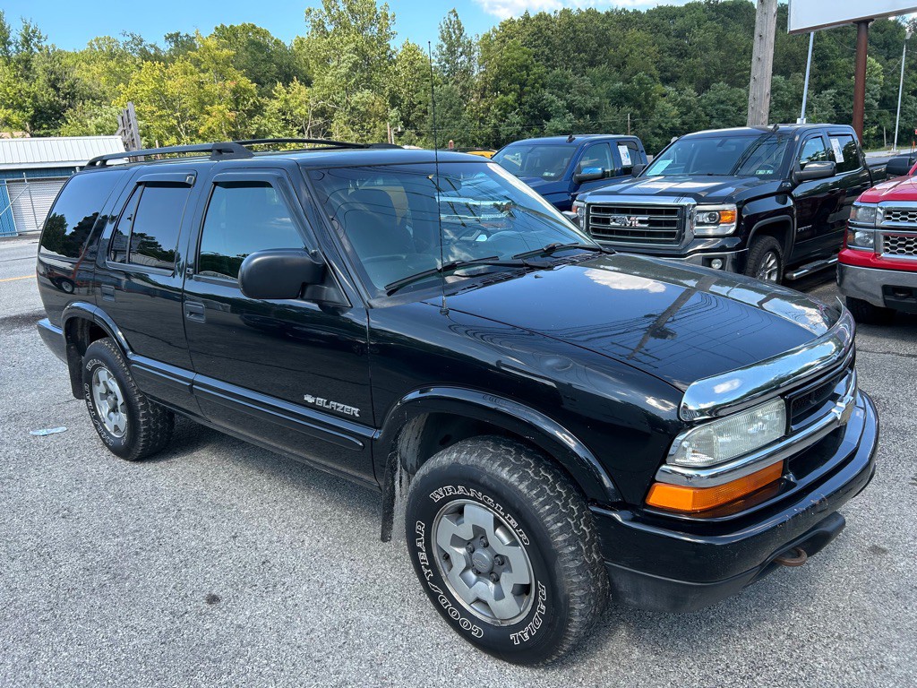 2002 Chevrolet Blazer Image 2