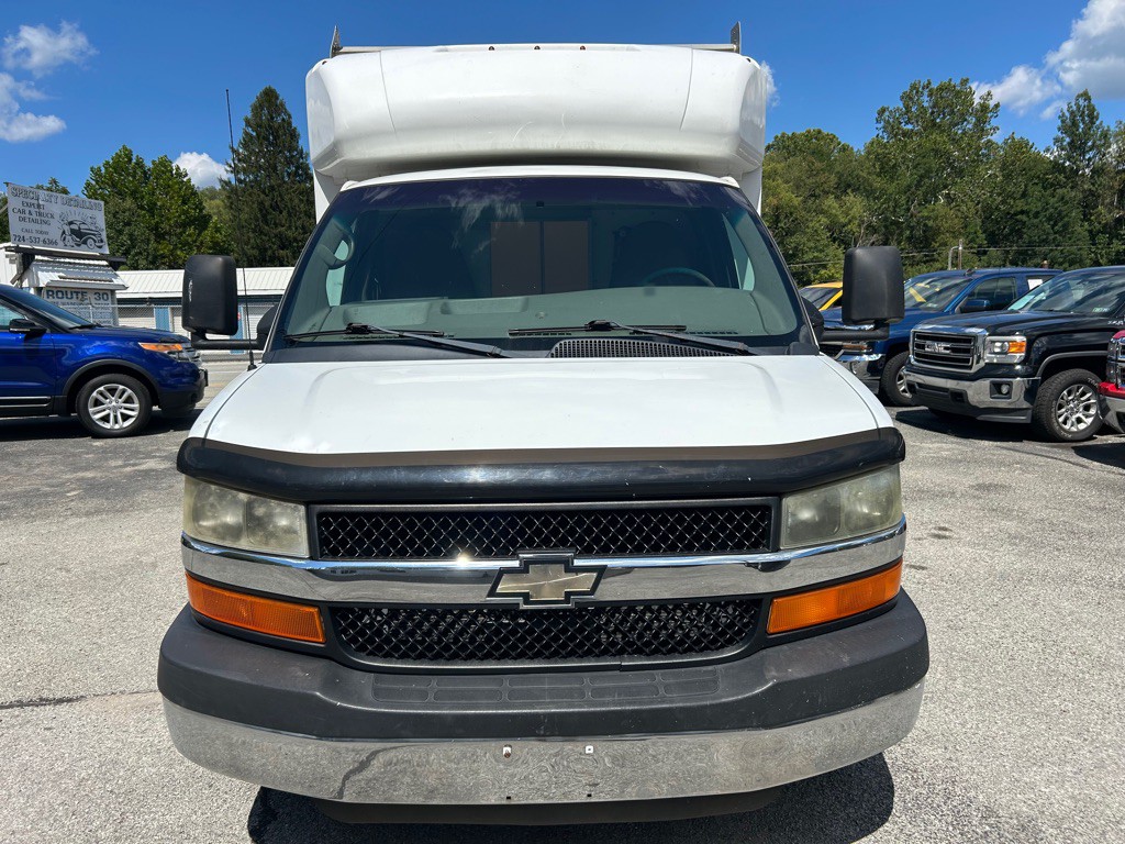 2011 Chevrolet Express Image 2