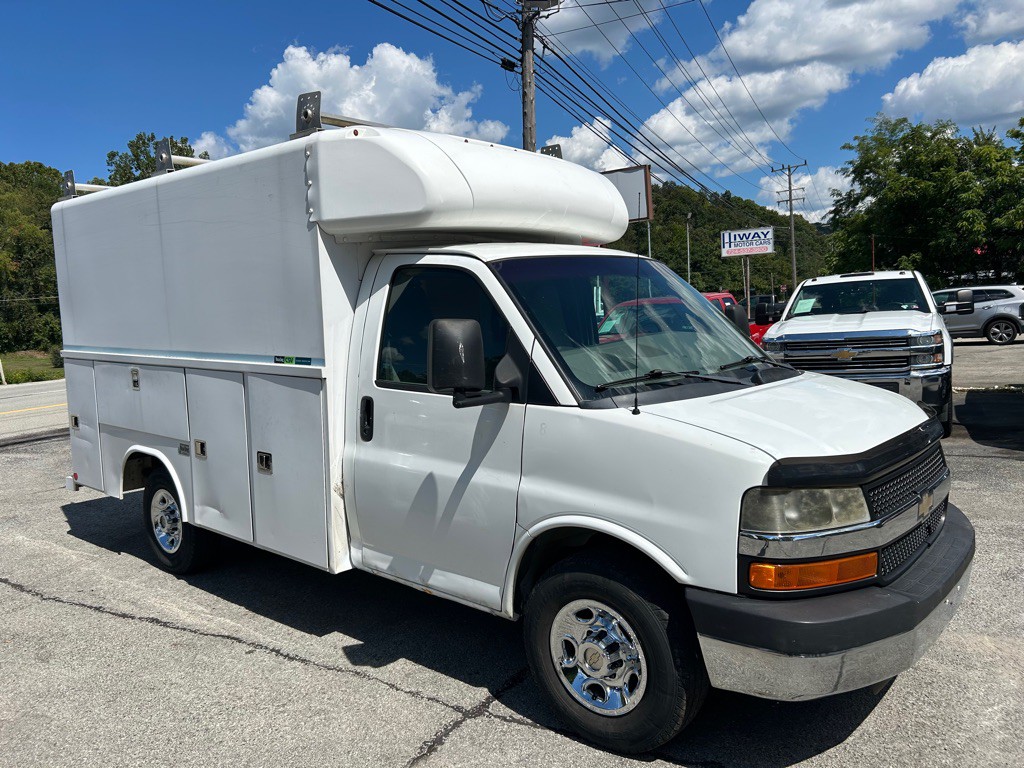 2011 Chevrolet Express Image 3