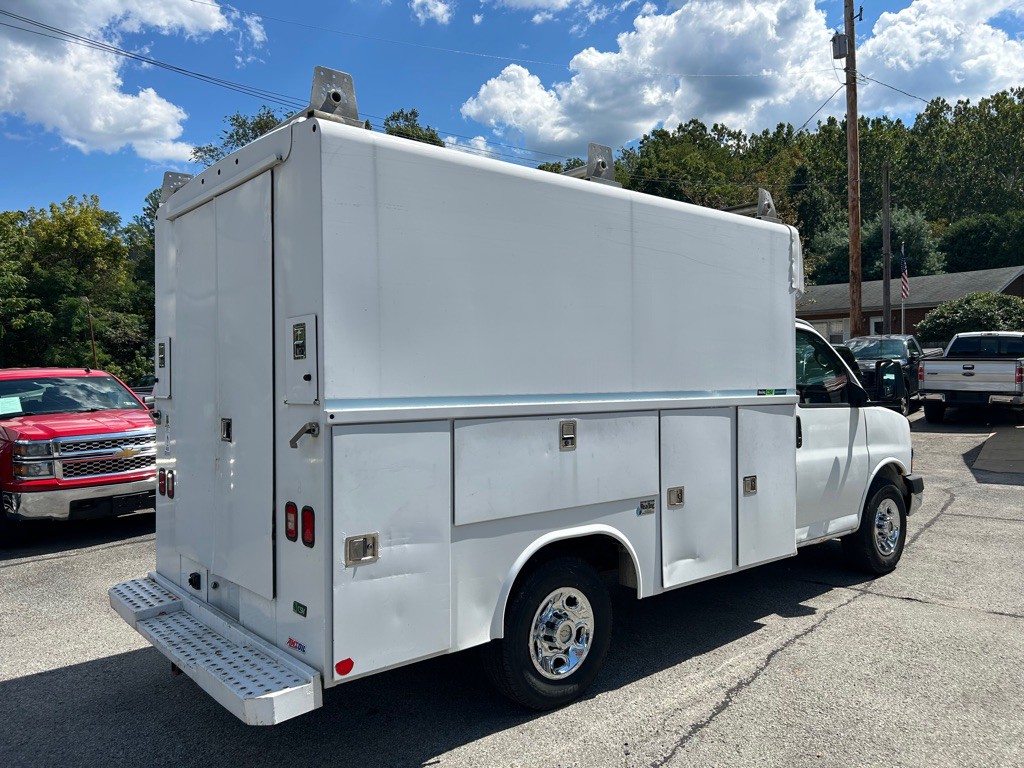 2011 Chevrolet Express Image 5