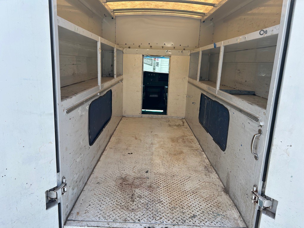 2011 Chevrolet Express Image 12