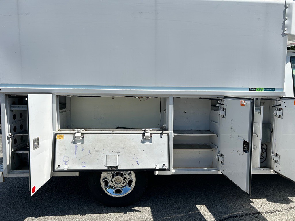 2011 Chevrolet Express Image 14