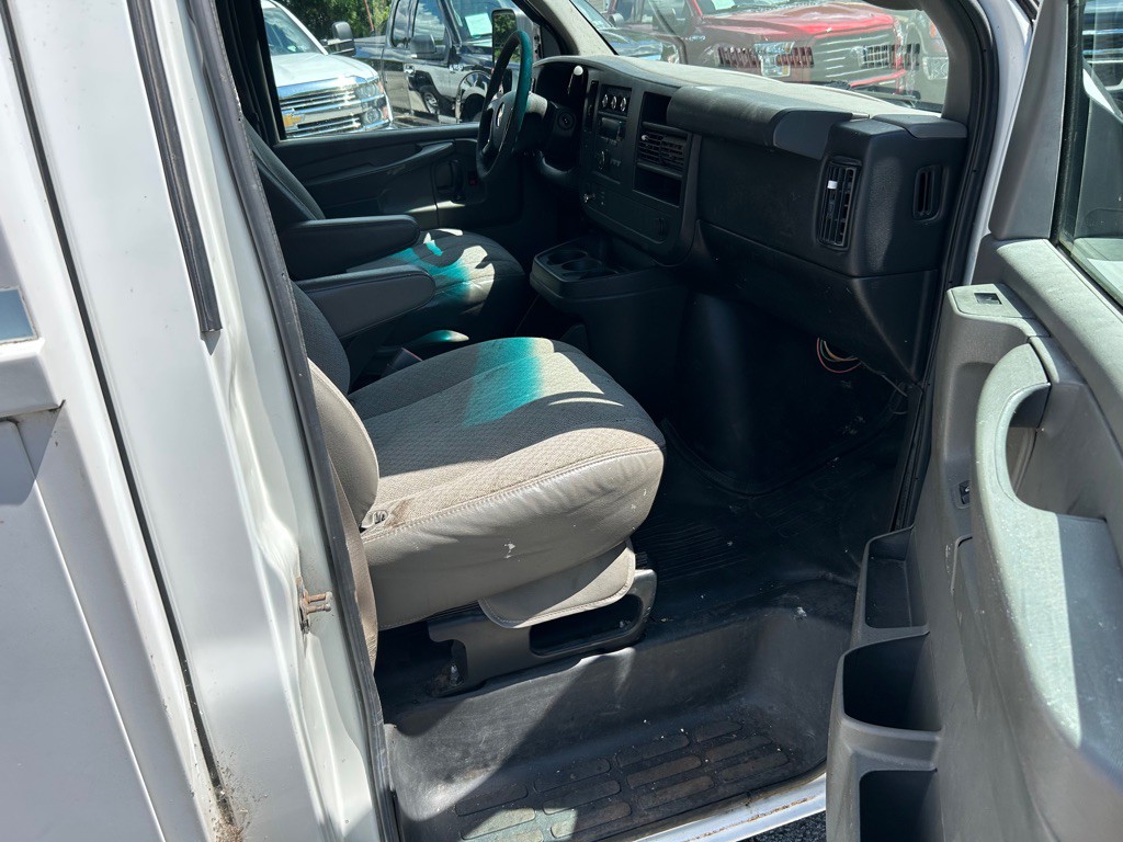 2011 Chevrolet Express Image 15