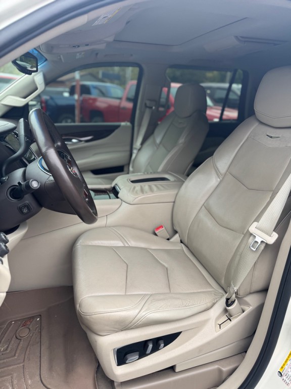 2015 Cadillac Escalade Image 9