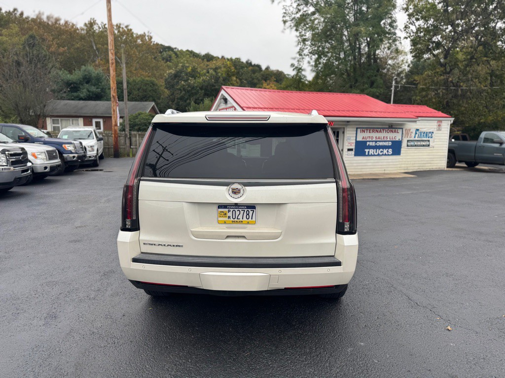 2015 Cadillac Escalade Image 11