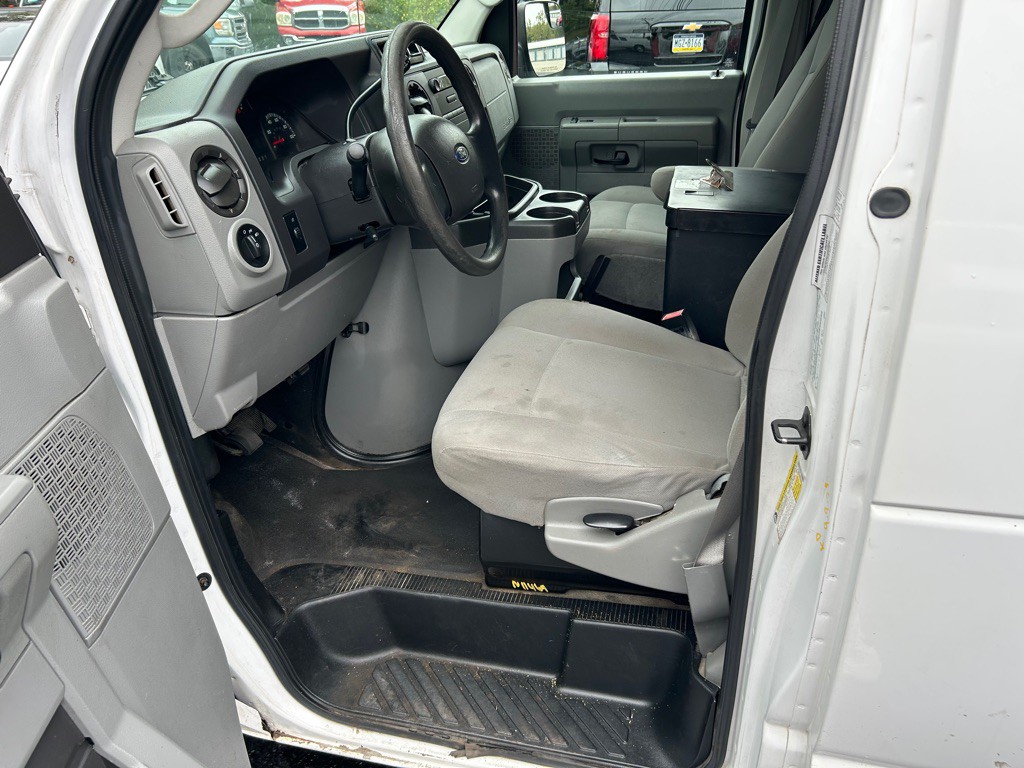 2012 Ford E-series Image 15