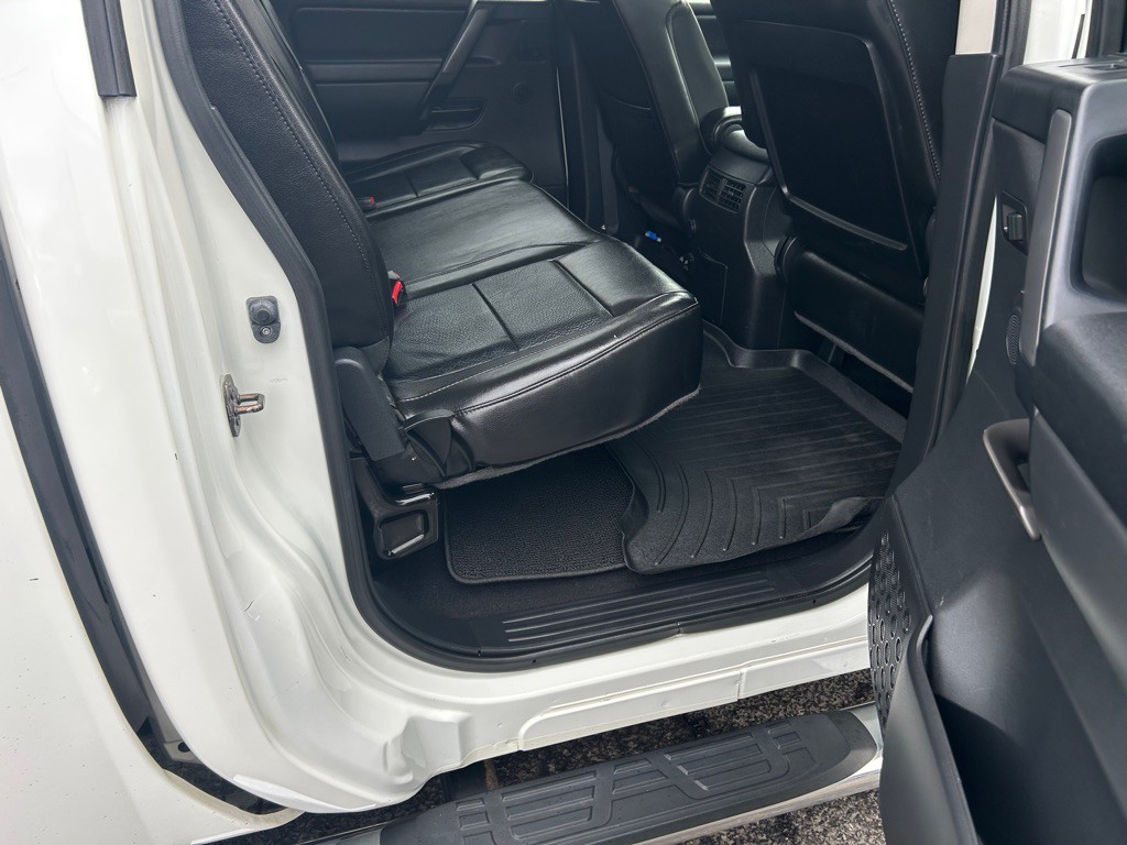 2014 Nissan Titan Image 11