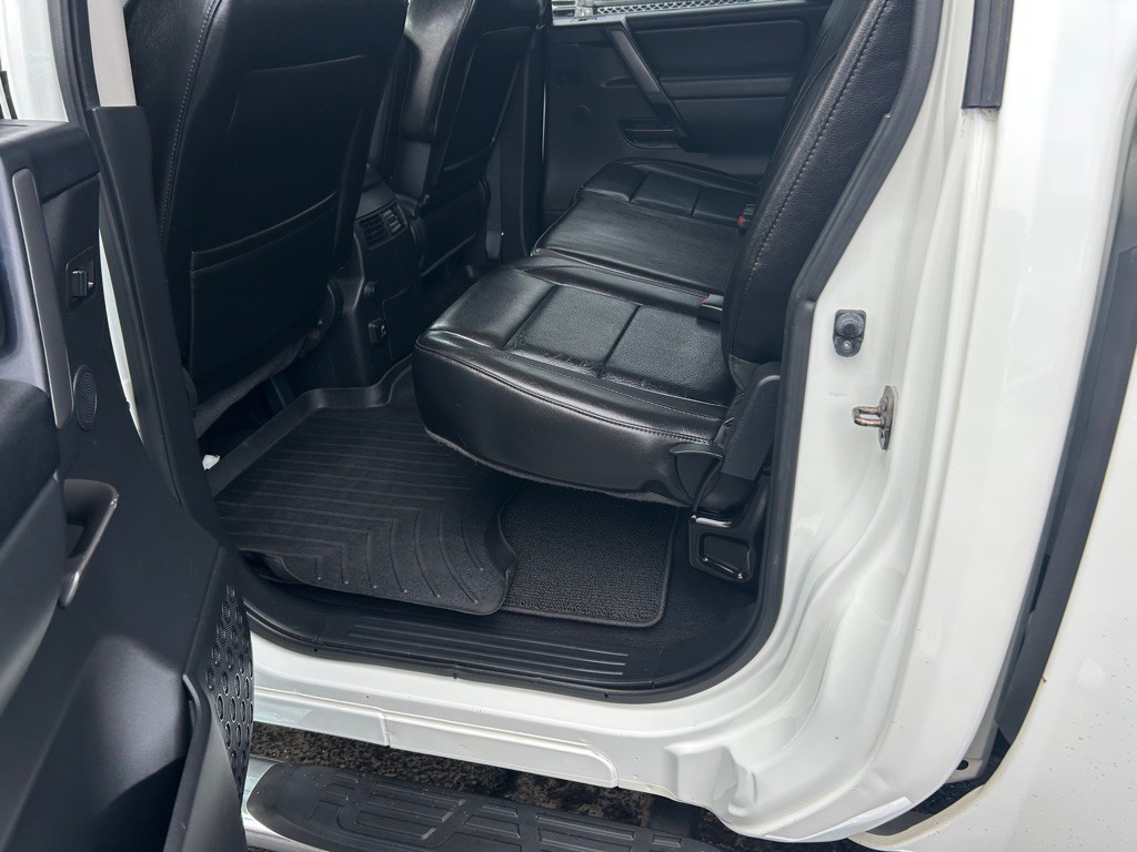 2014 Nissan Titan Image 12