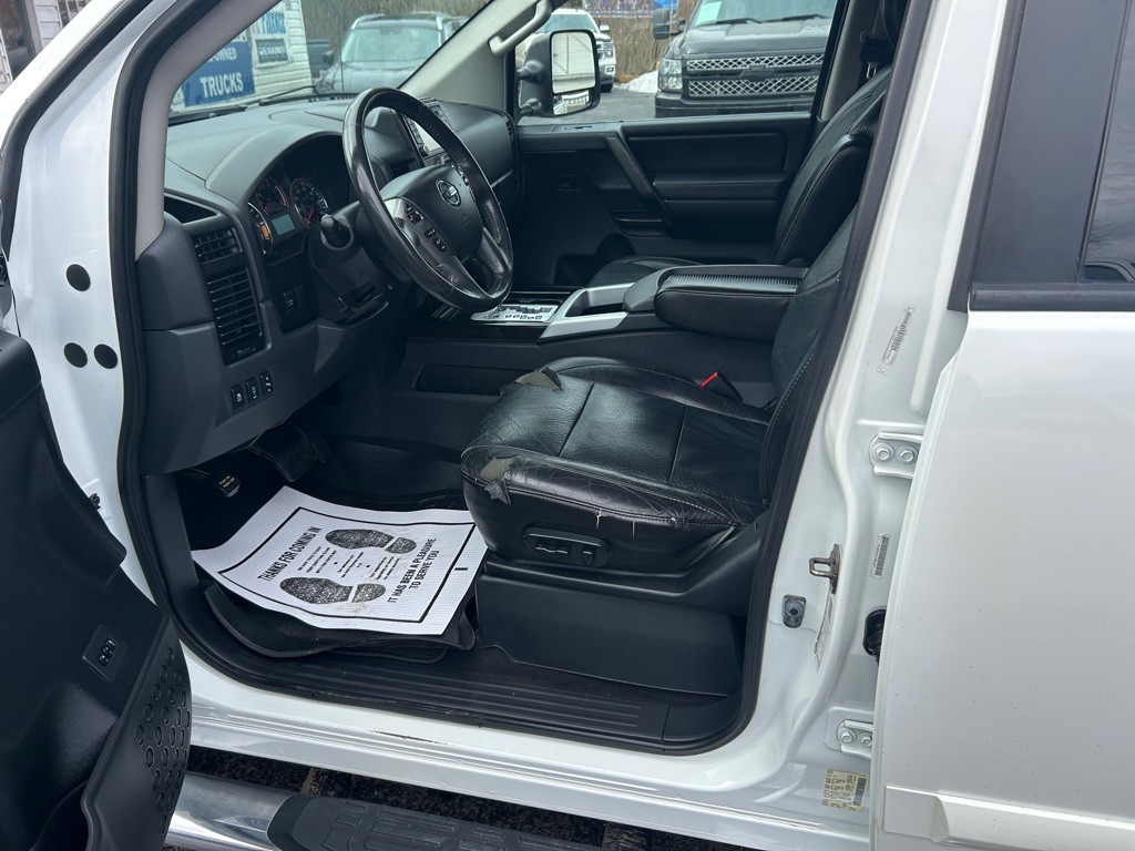 2014 Nissan Titan Image 13