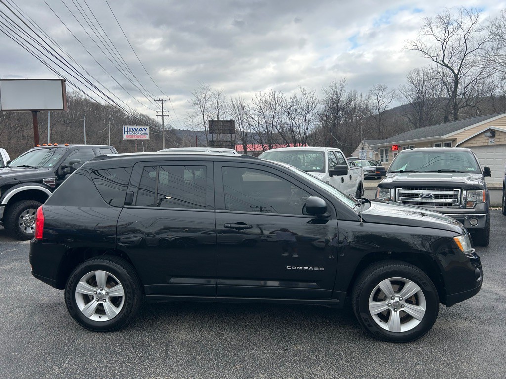 2011 Jeep Compass Image 2