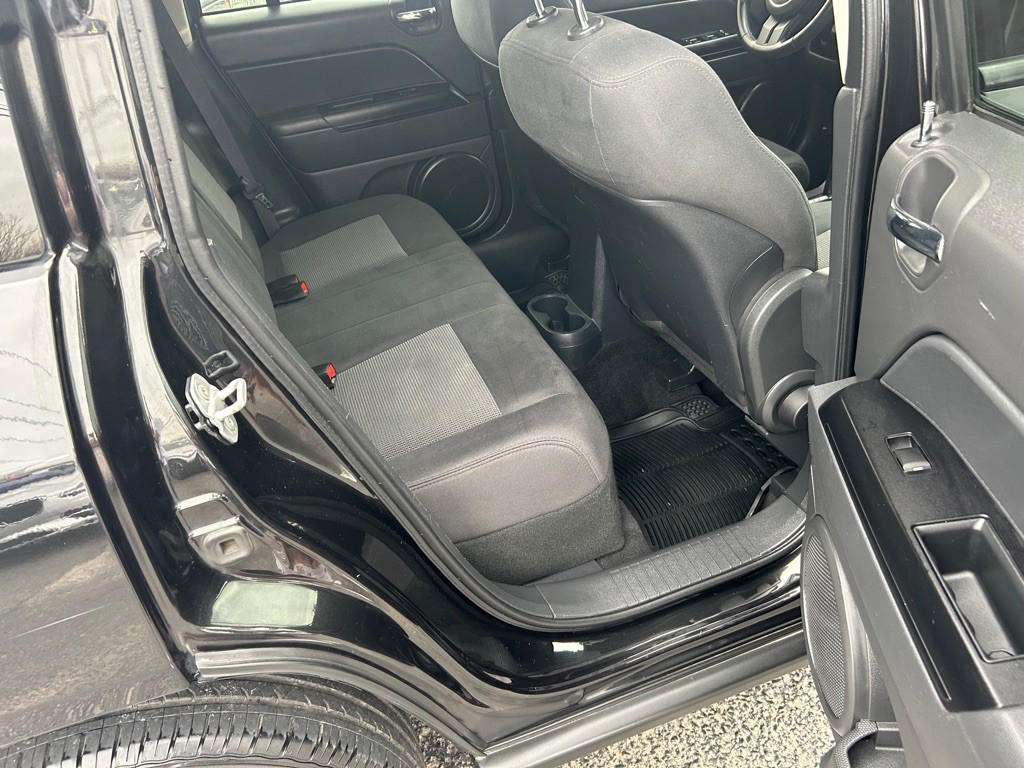 2011 Jeep Compass Image 12